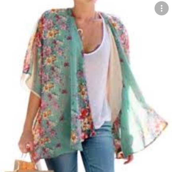 Lovers + Friends small floral kimono - Picture 1 of 12